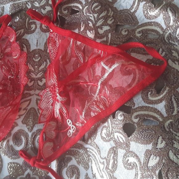 Lingery red with flowers pattern - Picture 4 of 4